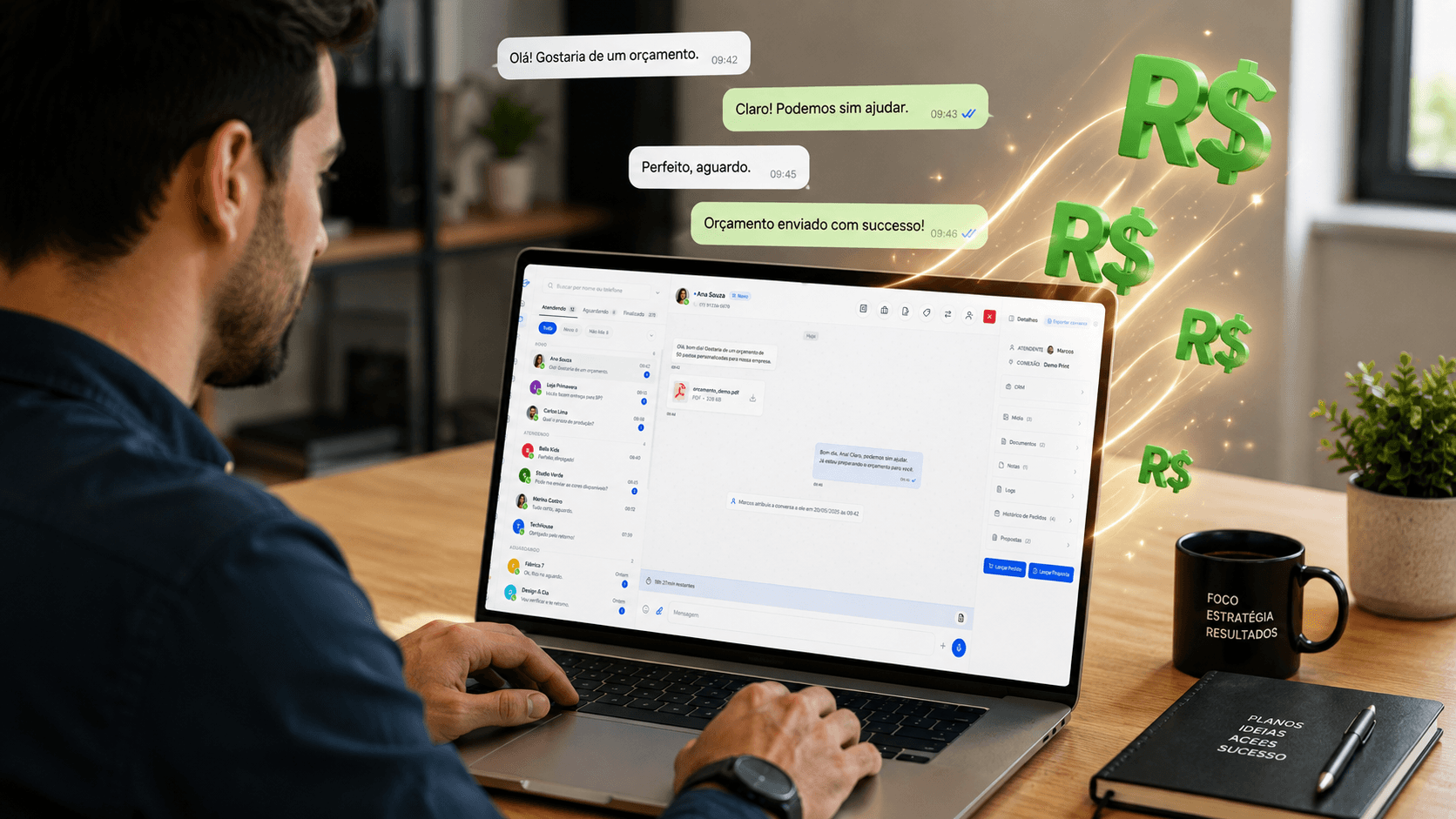 Profissional no notebook respondendo clientes na central de atendimento da Graviti